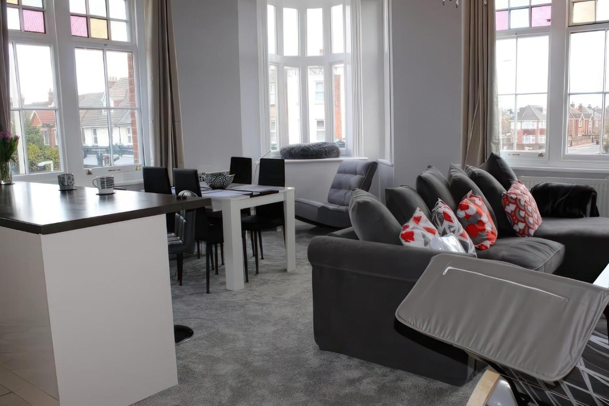 Lovely 2 Bed 2 Bath Flat With Free Parking Poole Exterior foto