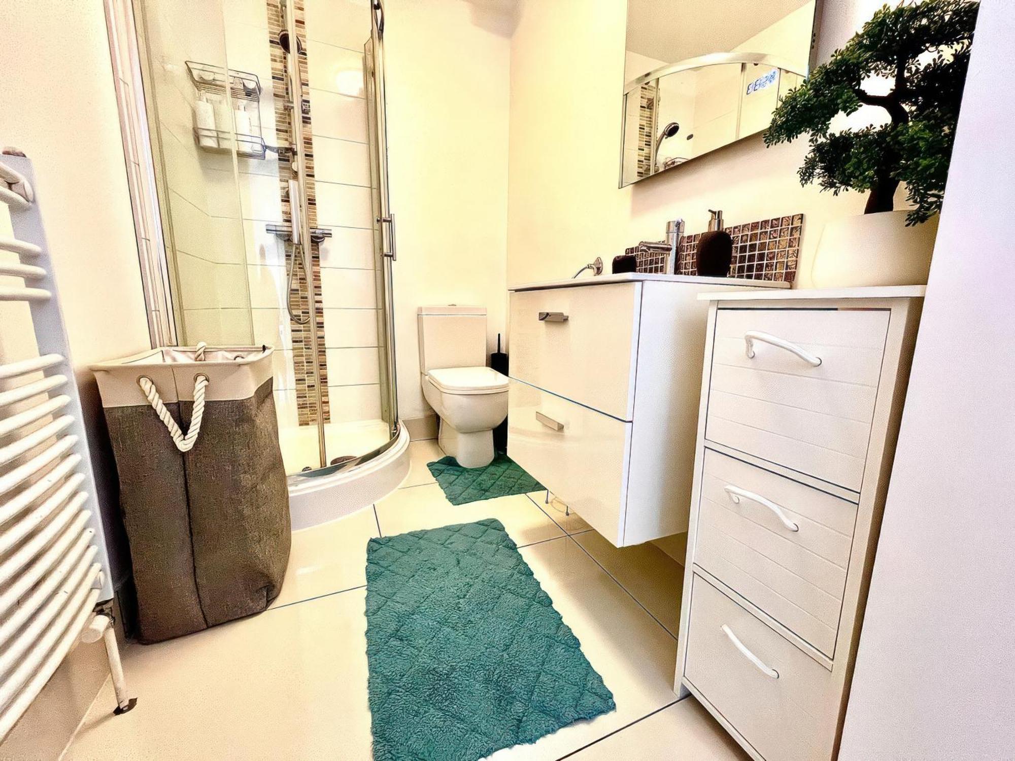 Lovely 2 Bed 2 Bath Flat With Free Parking Poole Exterior foto