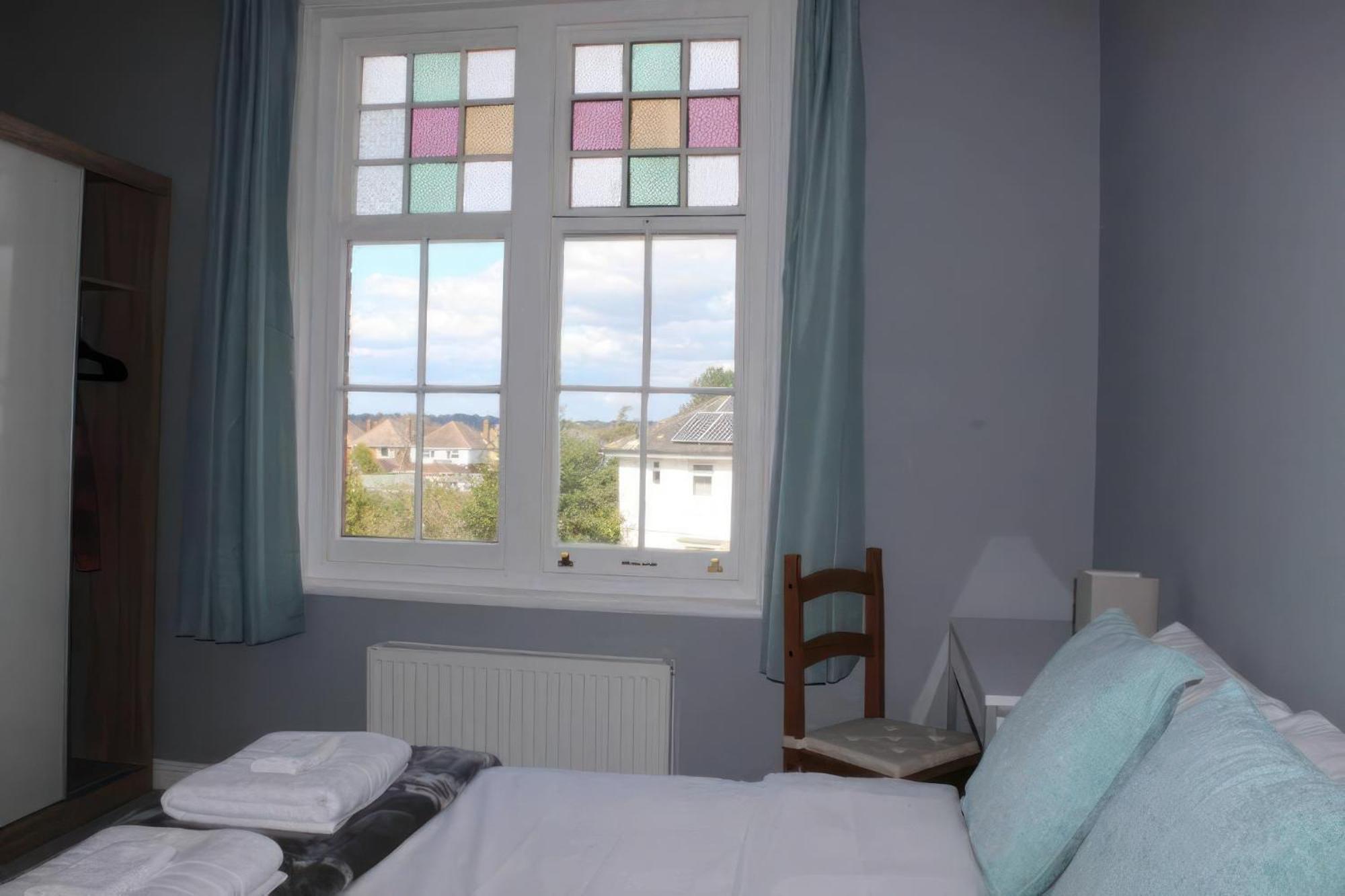 Lovely 2 Bed 2 Bath Flat With Free Parking Poole Exterior foto
